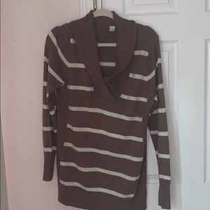 Large Old Navy Maternity sweater